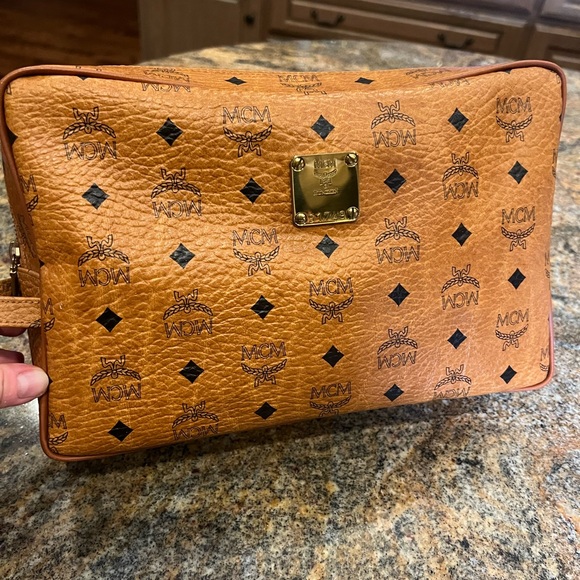 🔥MCM authentic like new travel/ toiletry bag visetos cognac.. super clean🔥 - Picture 2 of 13